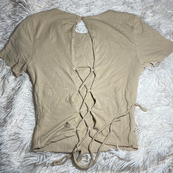 Nude backless shirt - Picture 2 of 4